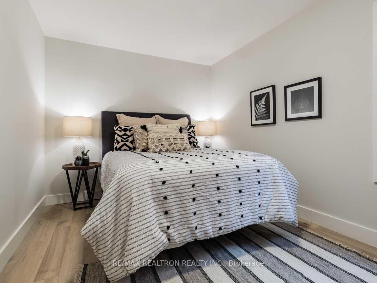 1047 Davenport Road Unit Main photo 16
