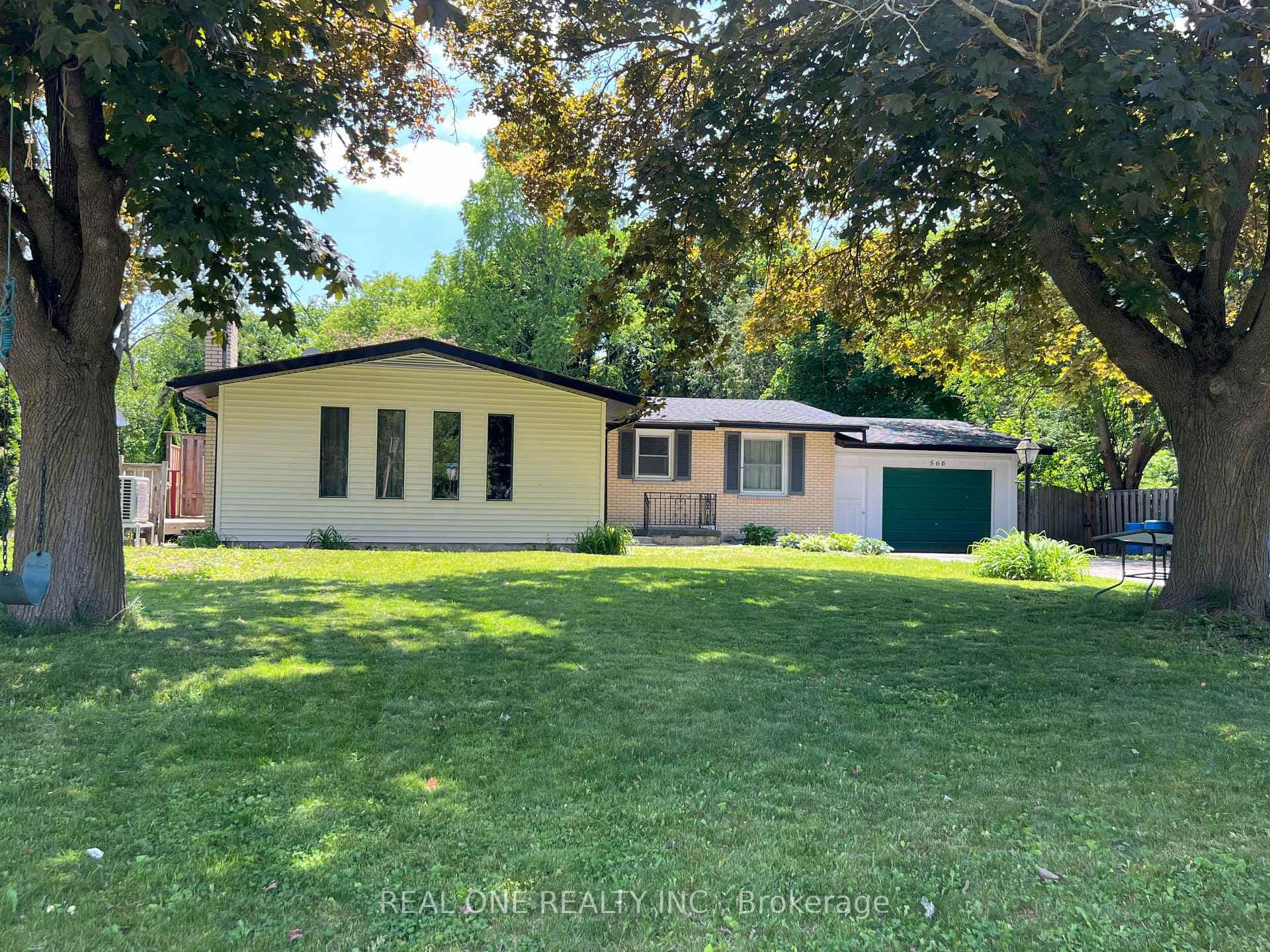 566 Middlewoods Drive photo 2