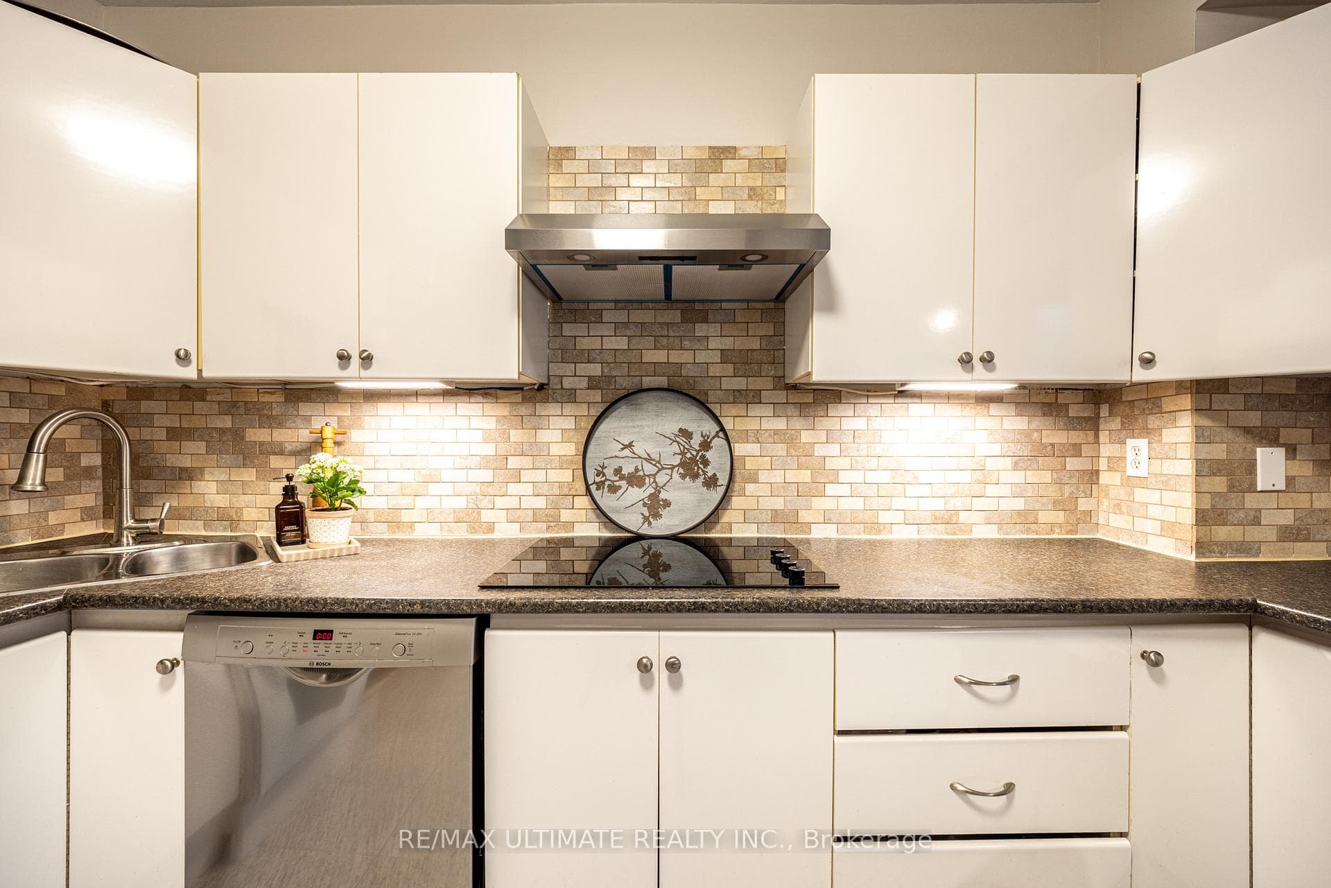 156 Glenvale Boulevard photo 21