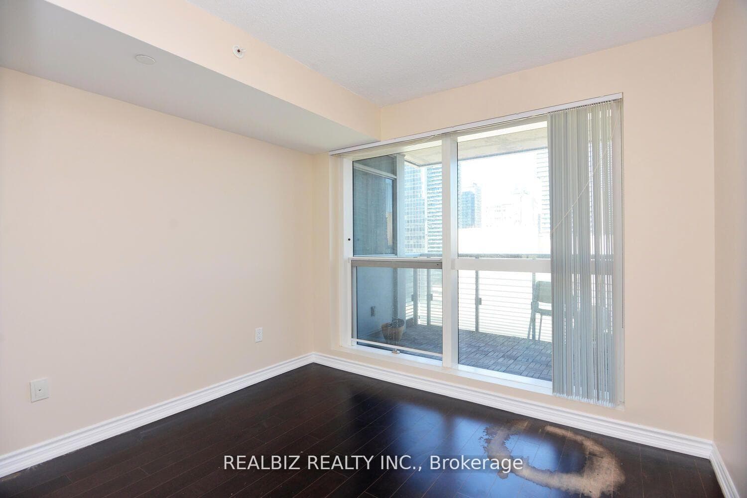 386 Yonge Street Unit 1516 photo 26