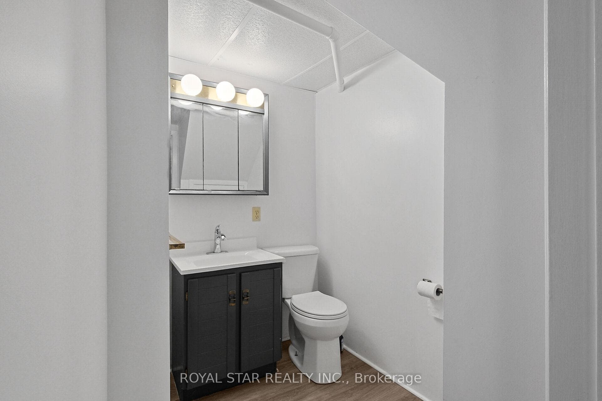 10 Delong Drive photo 37