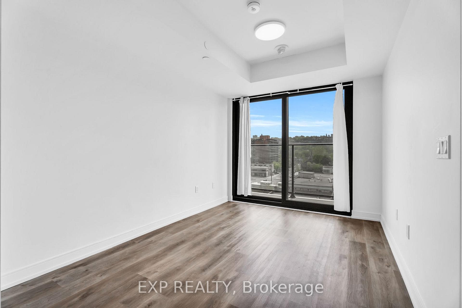 1 Jarvis Street Unit 828 photo 17