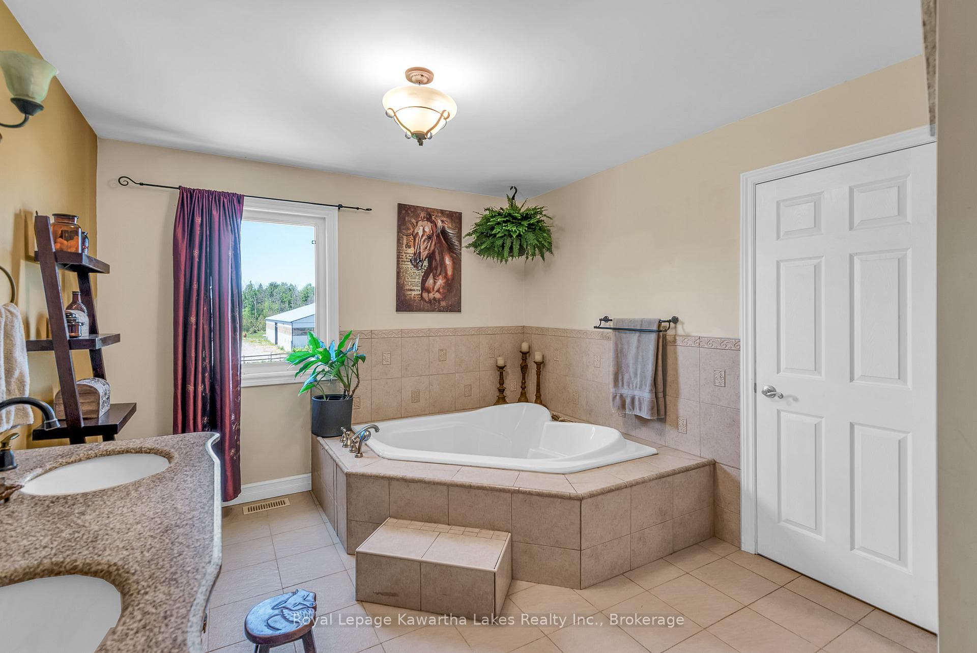 Primary ensuite soaker tub