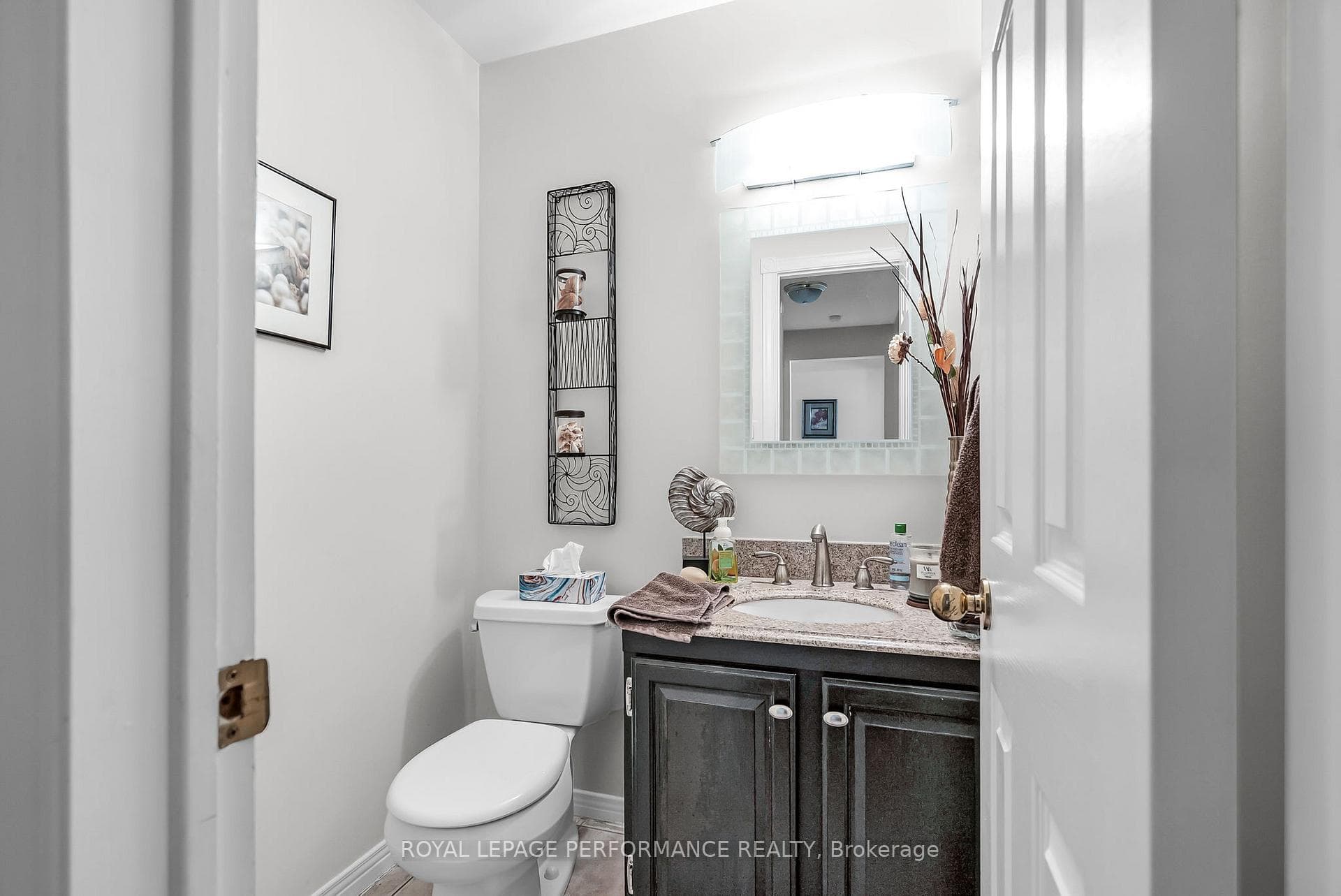 376 Sheridan Street photo 19