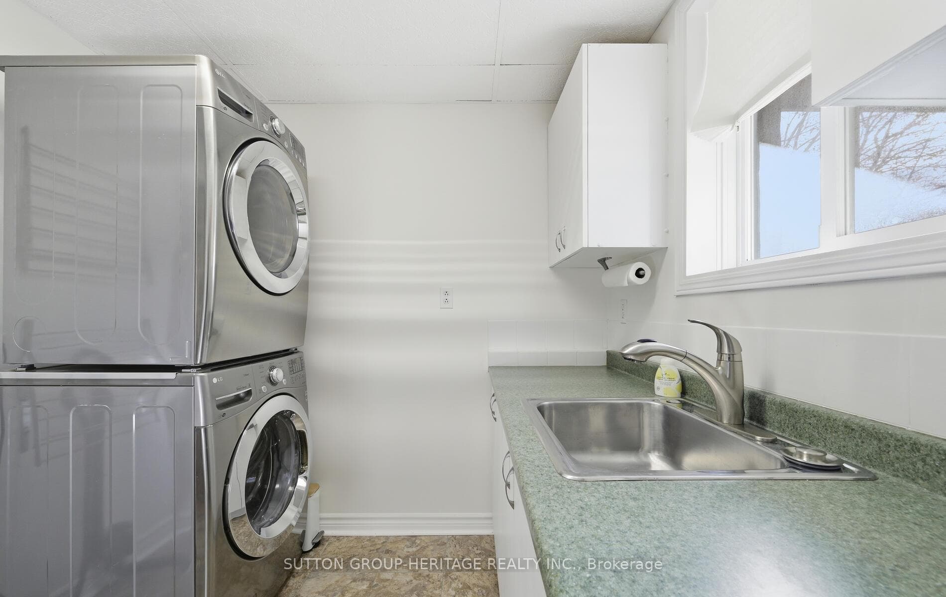 452 Elizabeth Street photo 25