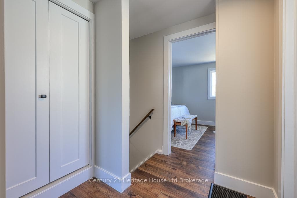 1088 Canfield Crescent photo 20