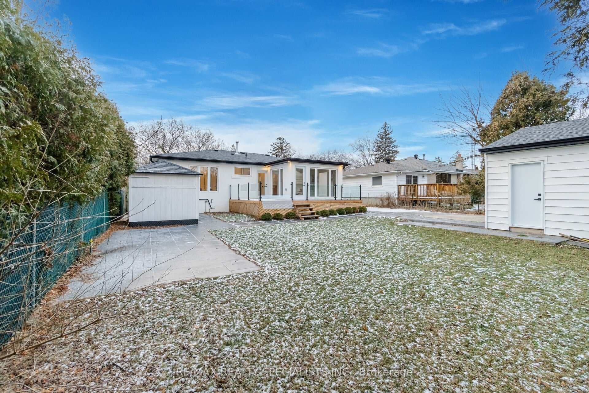 535 Sandbrook Road photo 37