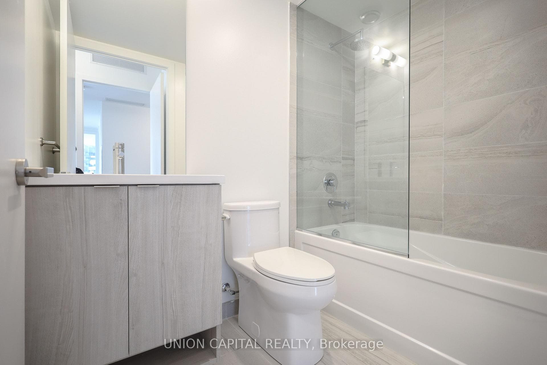 138 Downes Street Unit 1511 photo 24