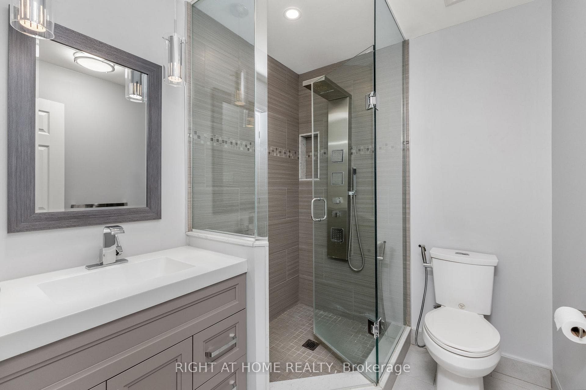 ''en suite" bathroom in second bedroom