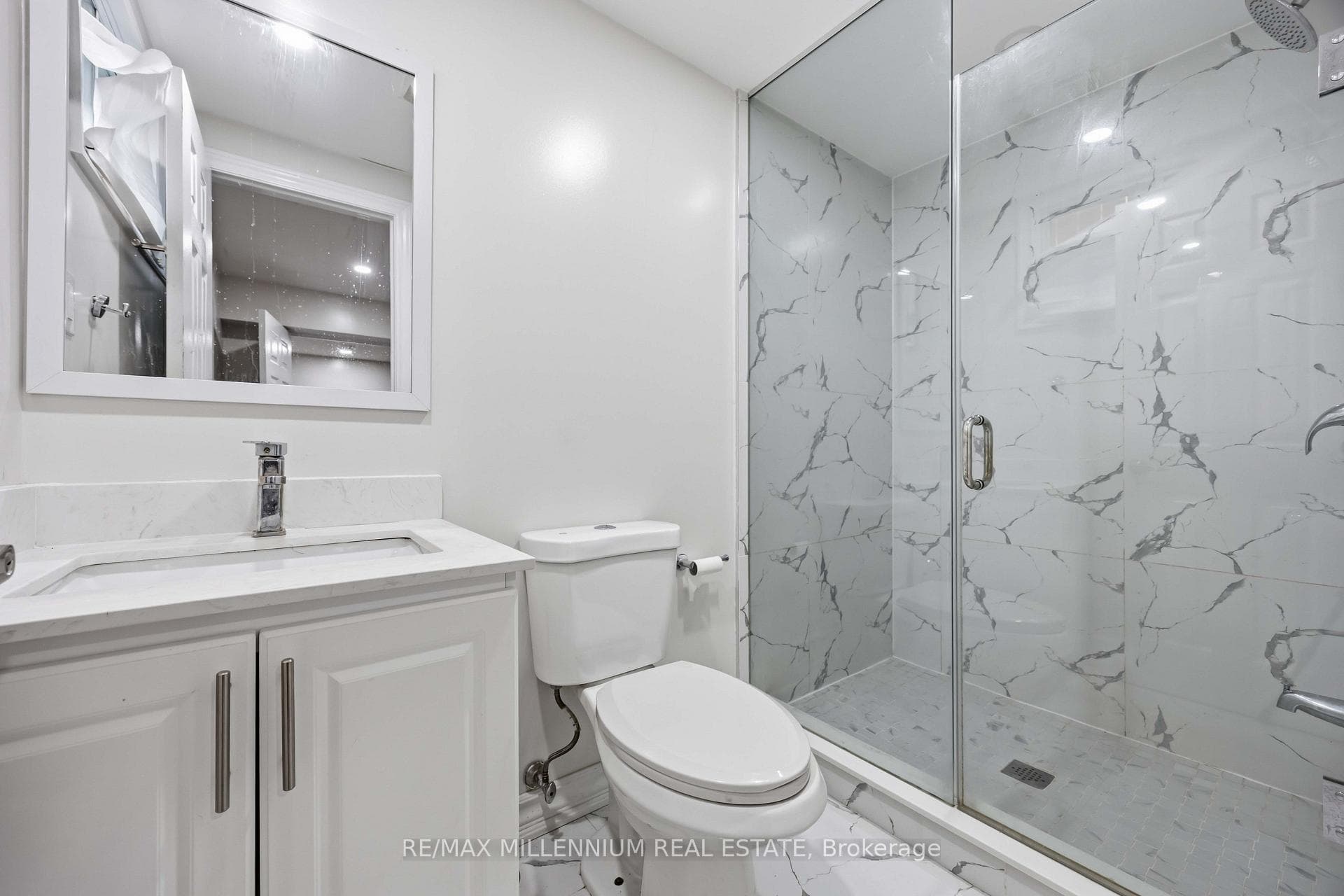 867 Wellington Street photo 17
