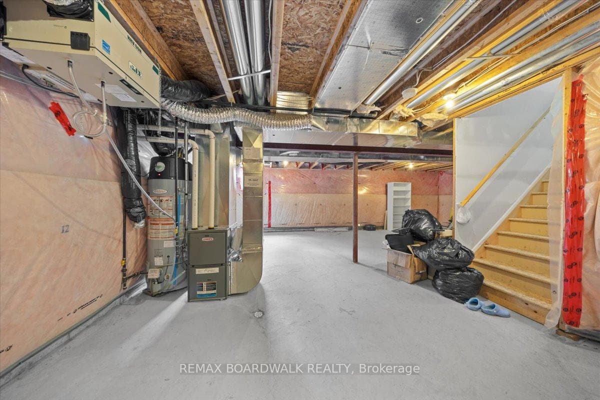 336 Gallantry Way photo 32
