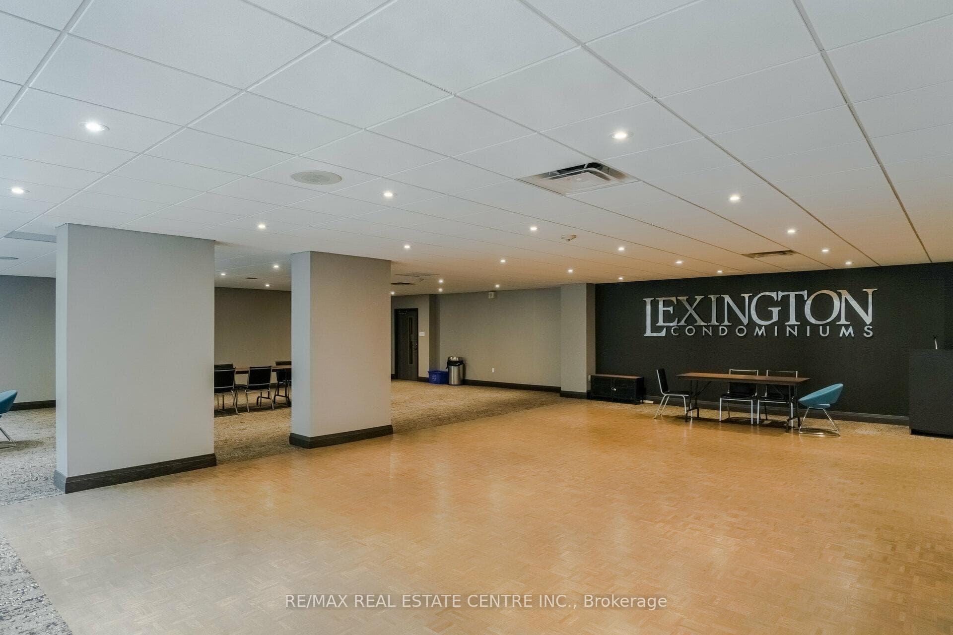 45 Carlton Street Unit 1612 photo 36