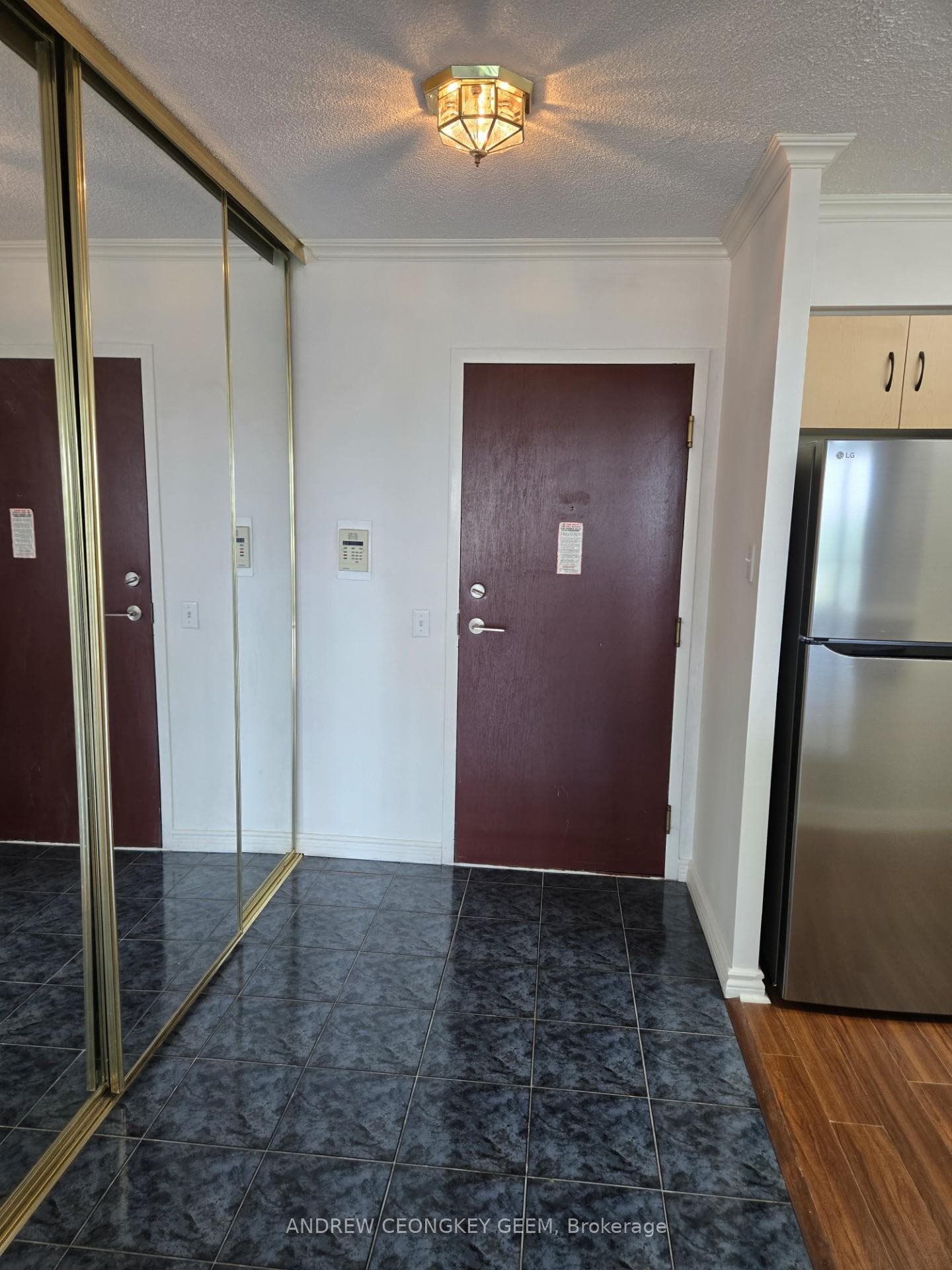 91 Townsgate Drive Unit 711 photo 5