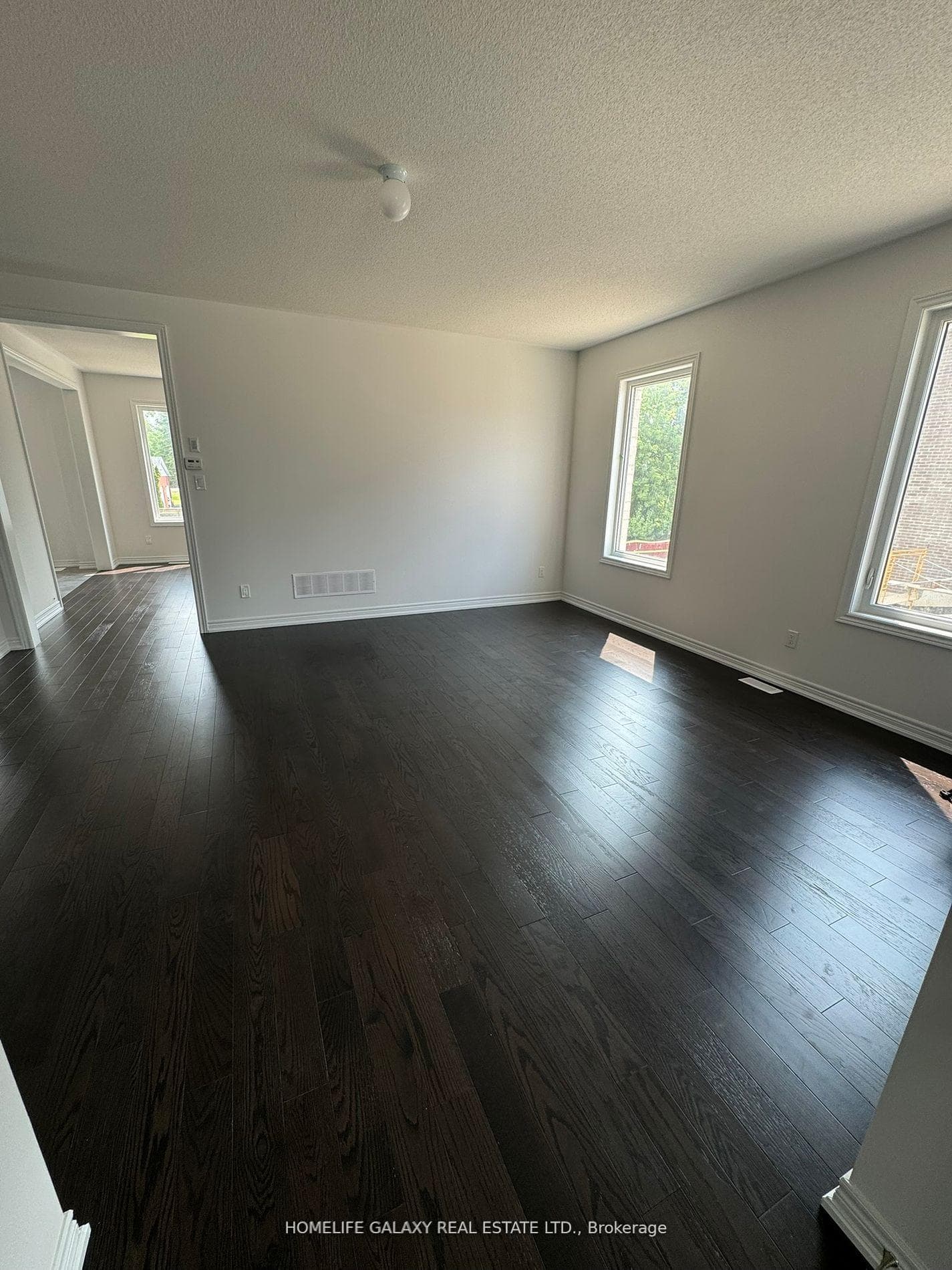 19 Wakefield Boulevard photo 5