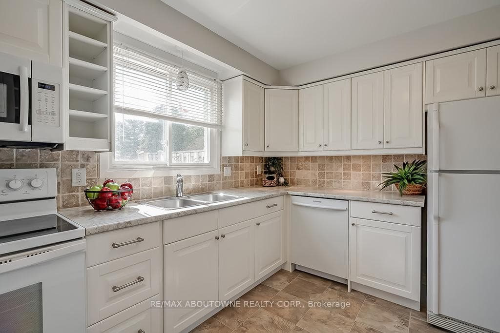 5475 Lakeshore Road Unit 94 photo 15
