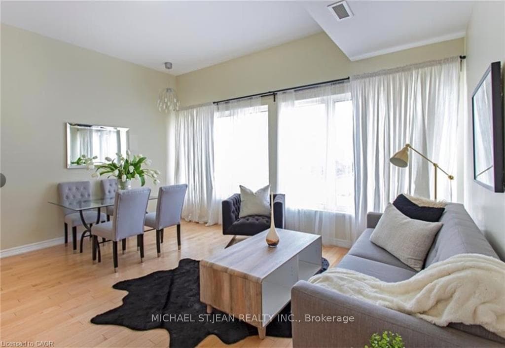 130 Wellington Street Unit 201 photo 7