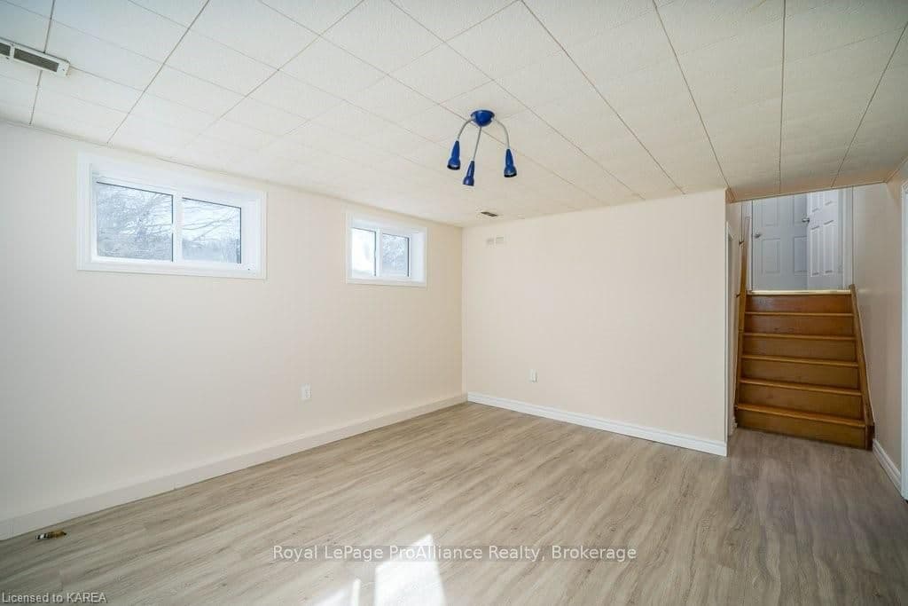 22 WOLFE Street photo 23