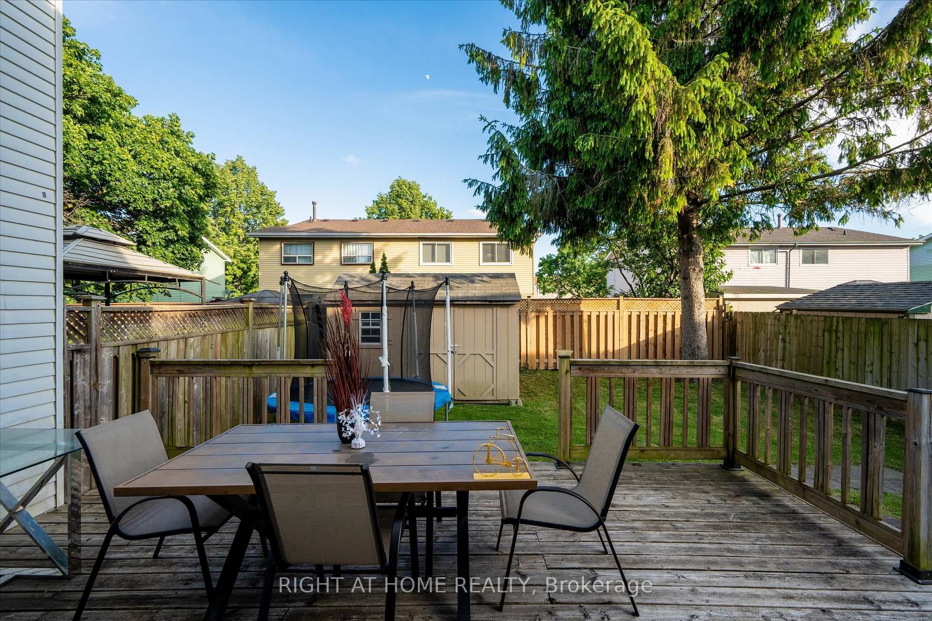 1306 Fenelon Crescent photo 19