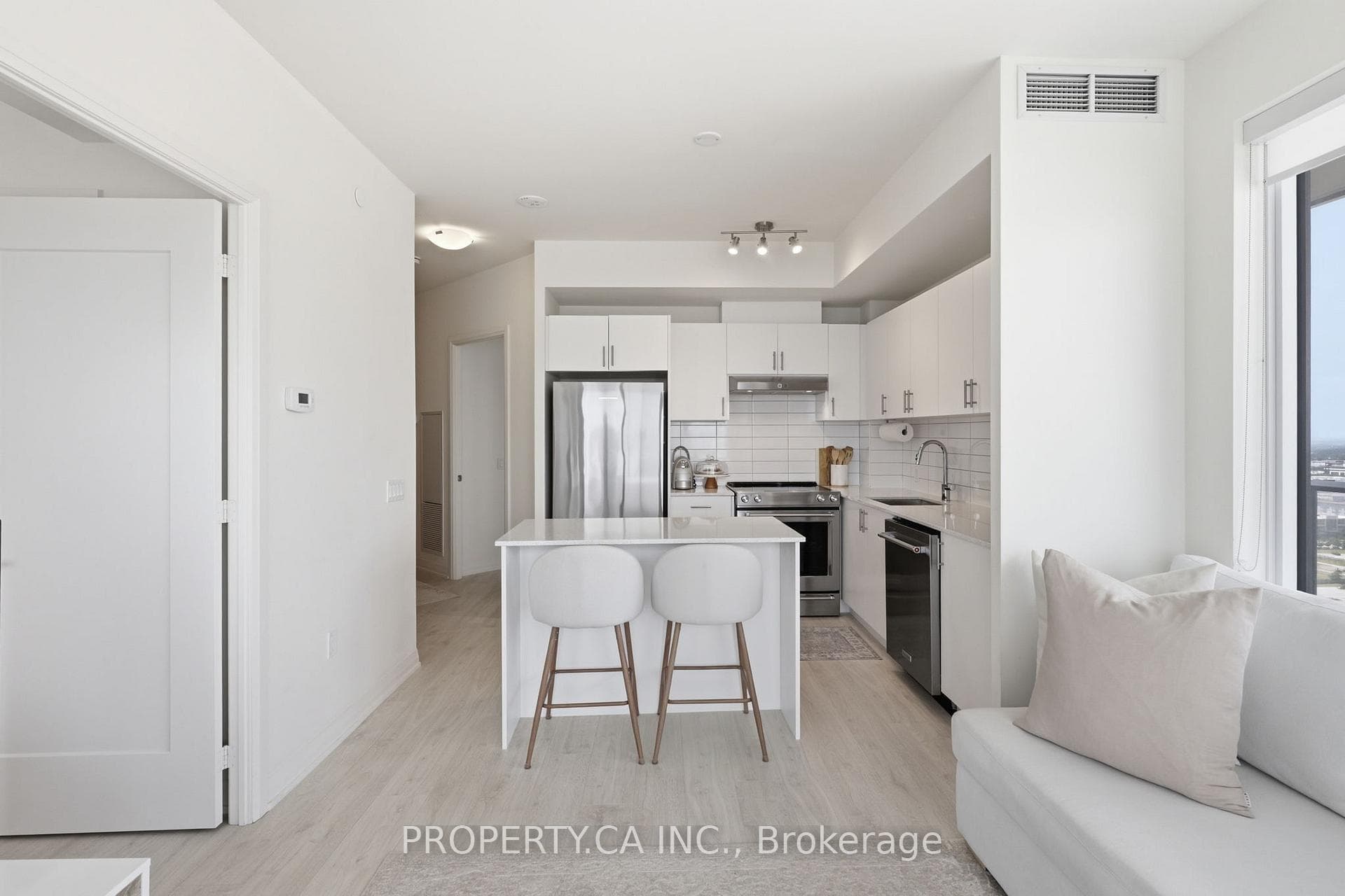 9000 Jane Street Unit 2421 photo 5