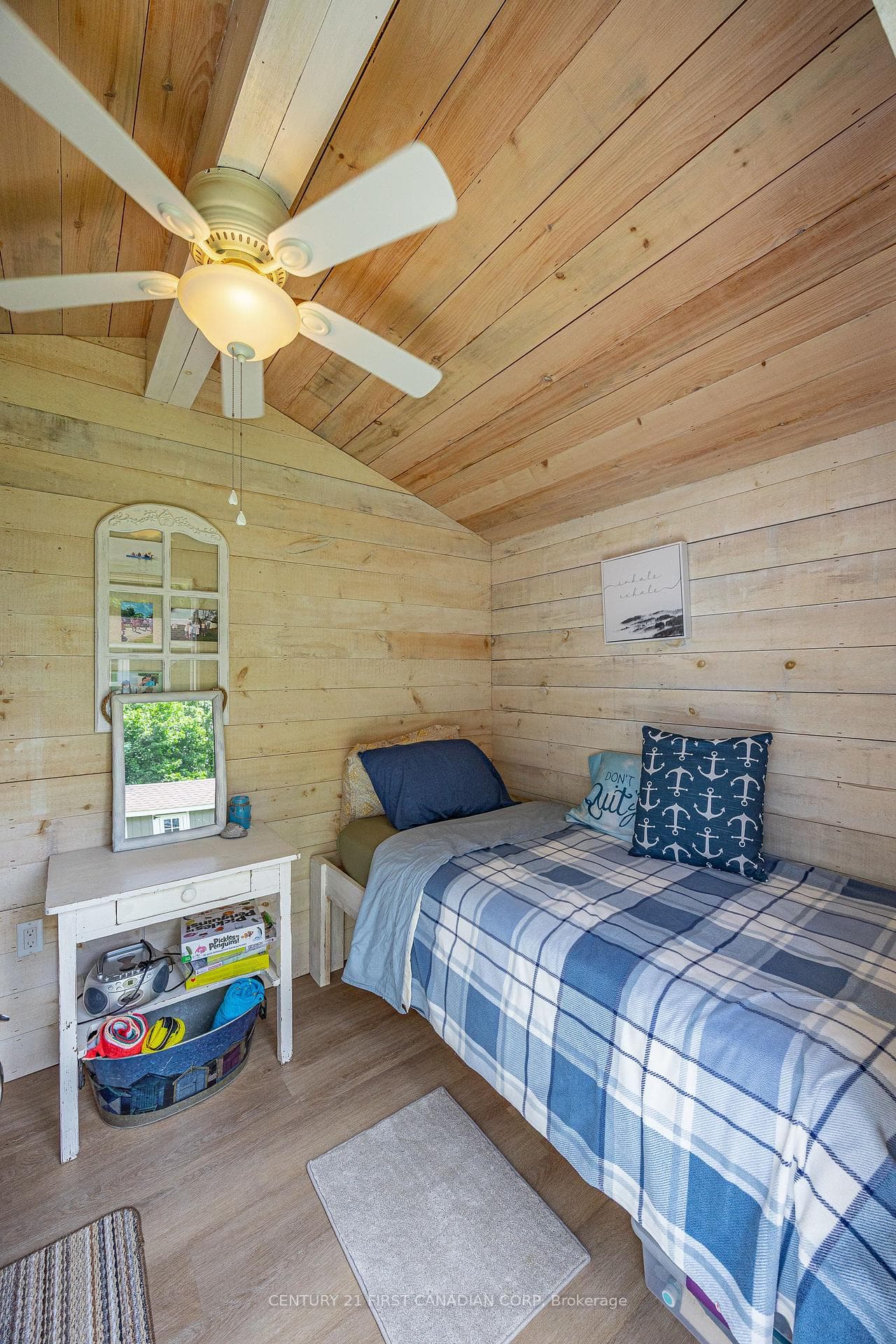 Bunkie with Two Twin Beds