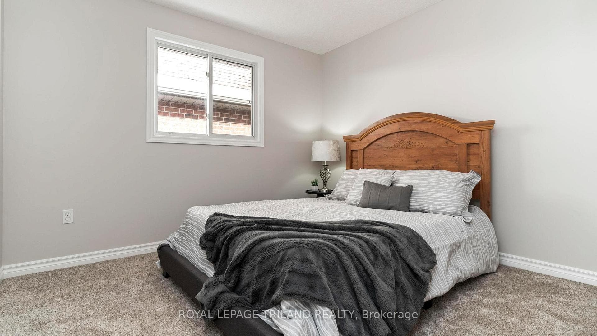 36 HUMMINGBIRD Lane photo 18