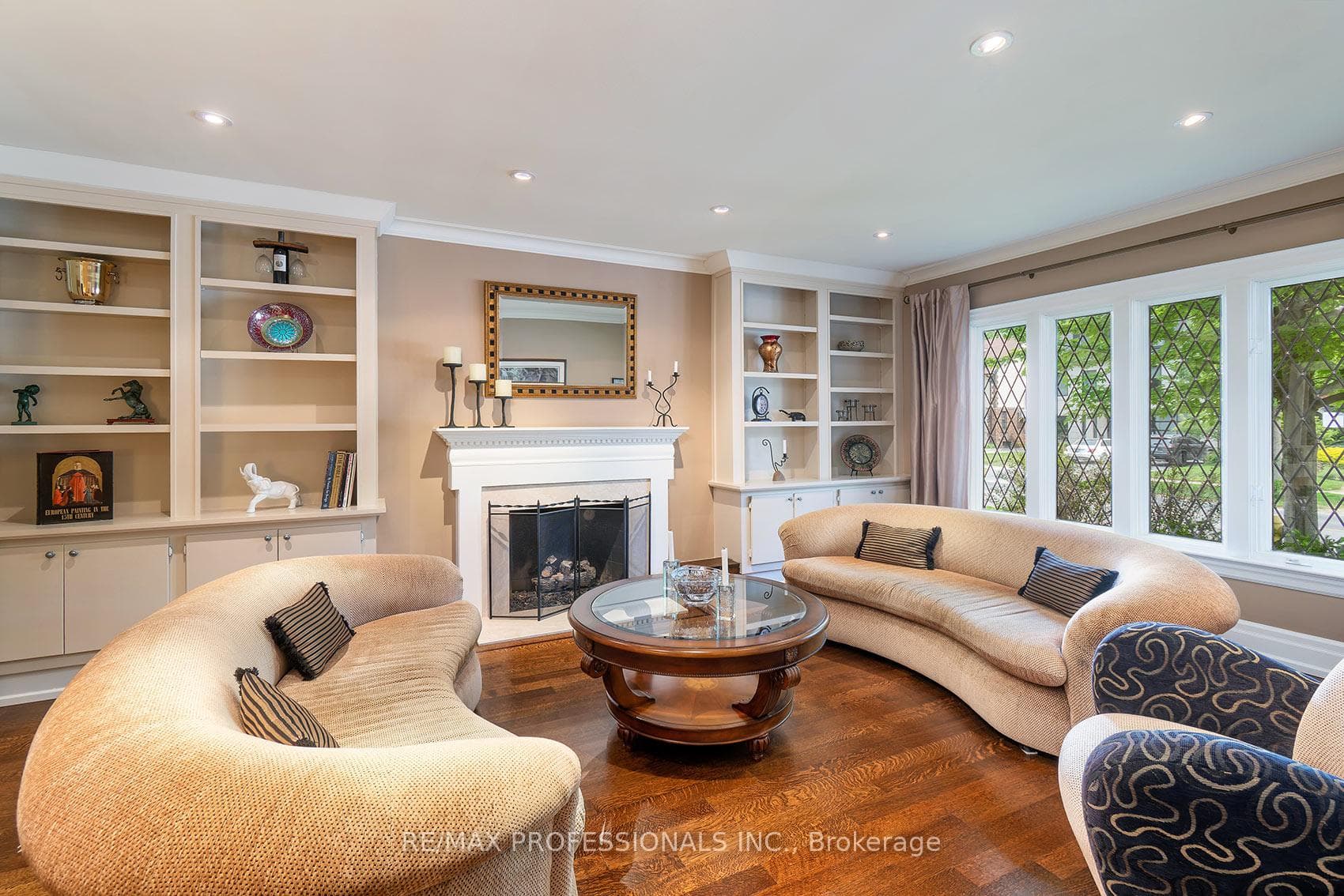 376 Prince Edward Drive photo 18