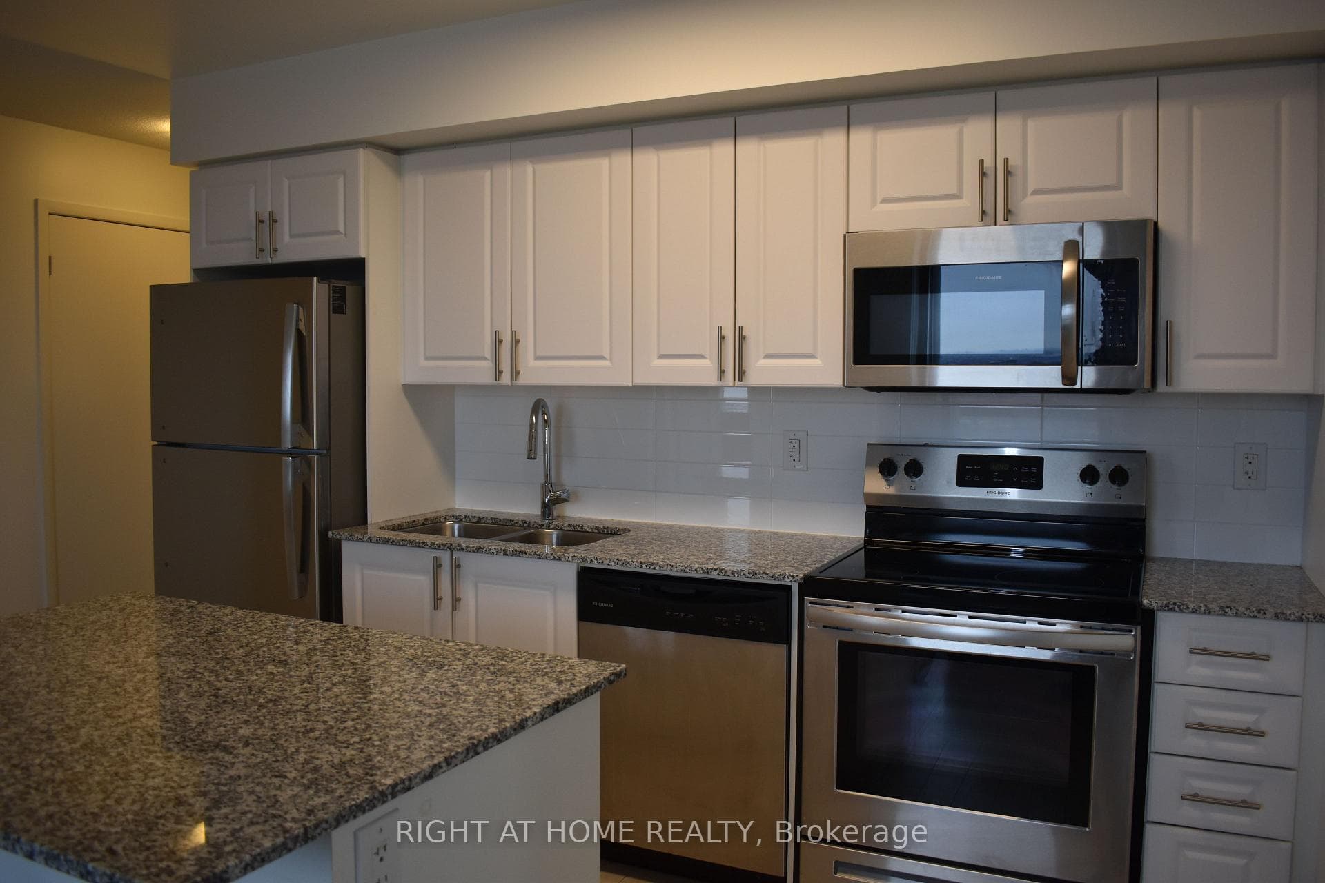 3091 Dufferin Street Unit 1312 photo 3