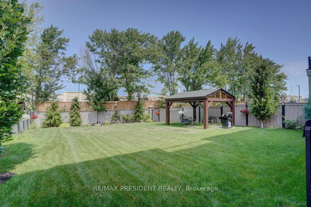 14 Burlwood Road photo 35