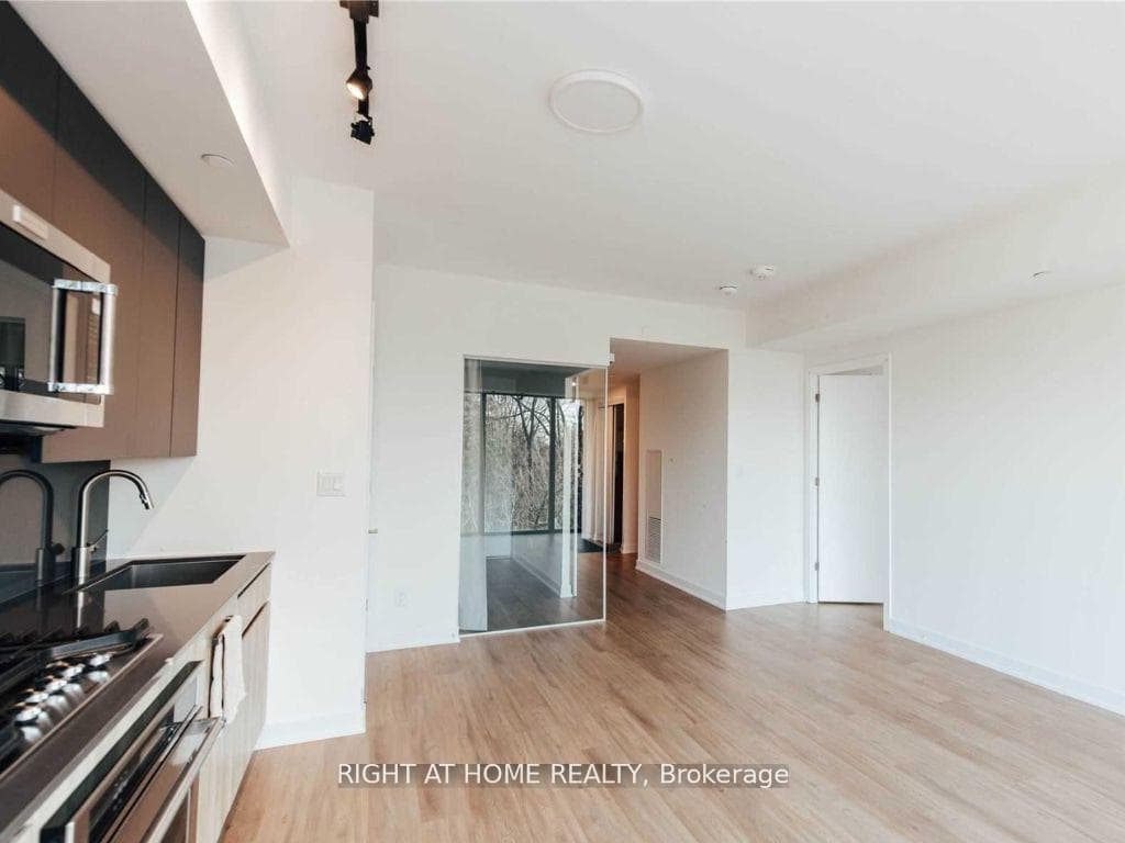 430 Roncesvalles Avenue Unit 313 photo 7