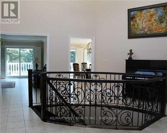 90 Stephanie Boulevard photo 5
