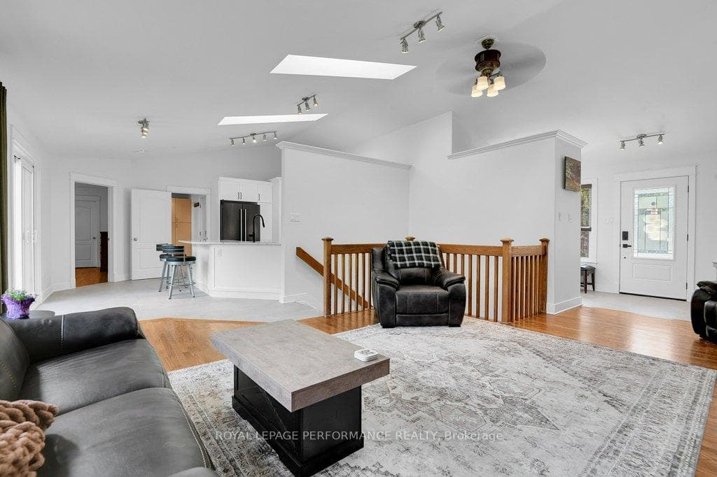 8040 Iveson Drive photo 10