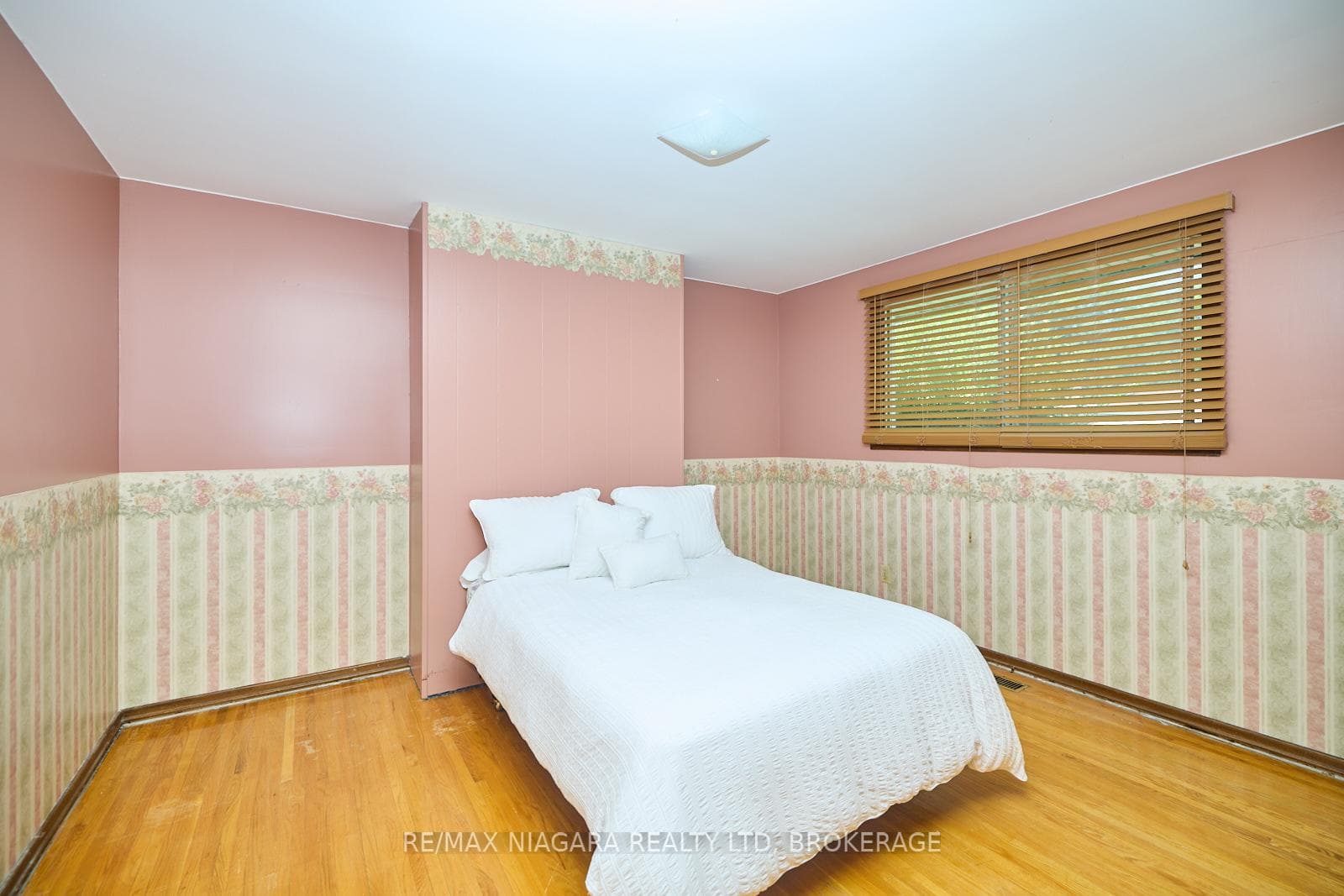 6357 Glengate Street photo 14