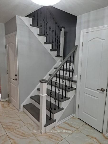 148 Sexton Crescent photo 5