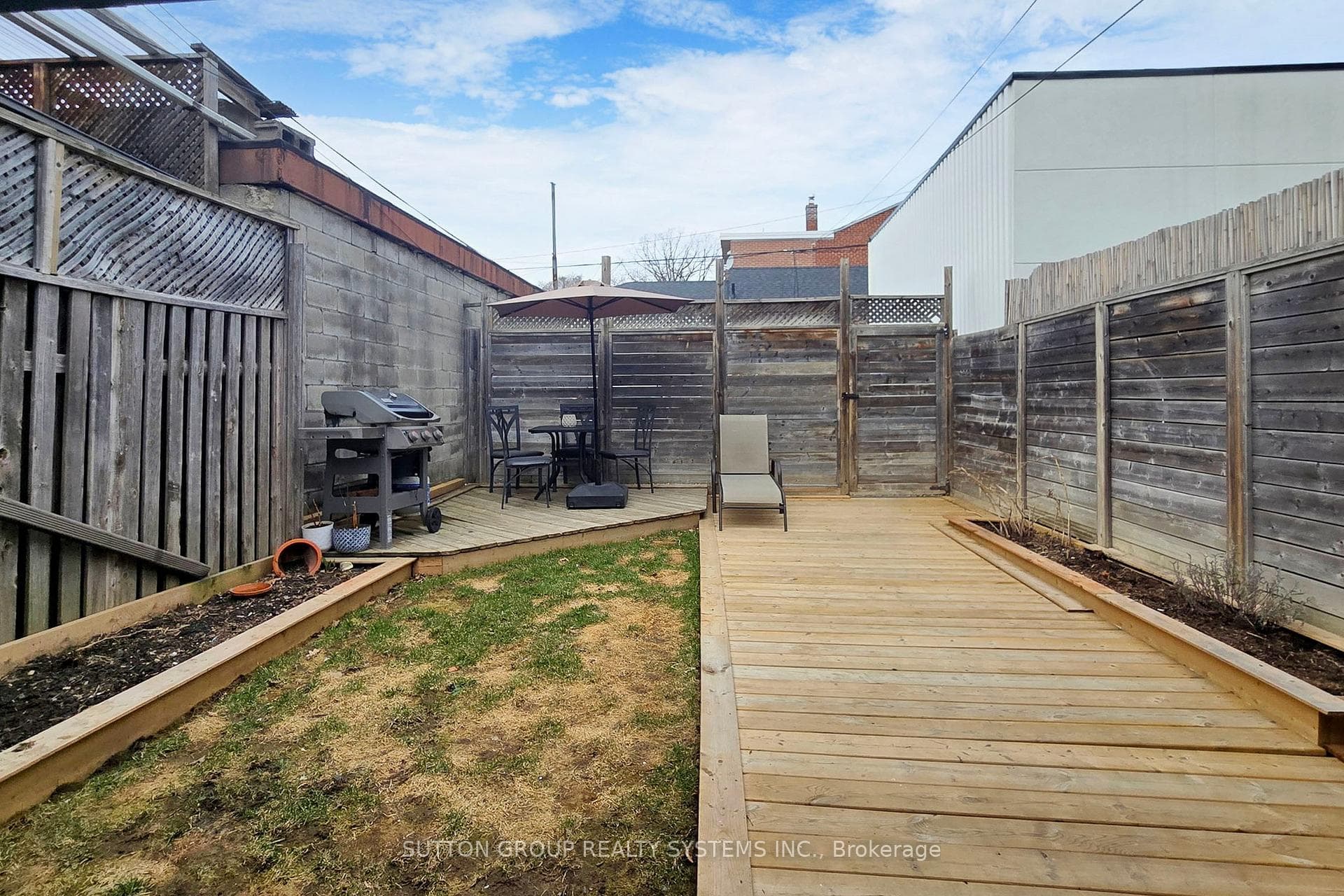 6 Corby Avenue photo 22