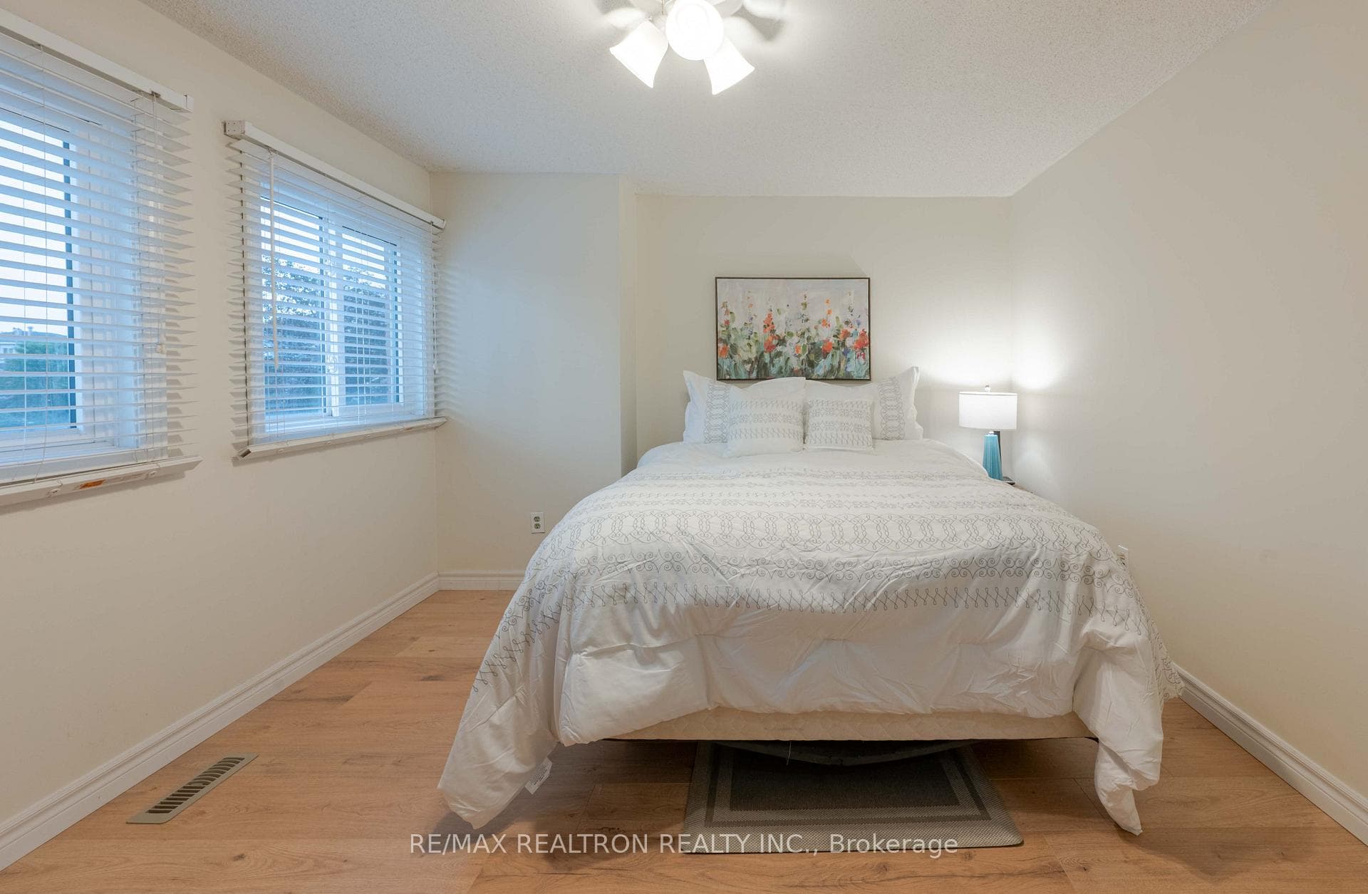 95 Chalmers Crescent photo 15
