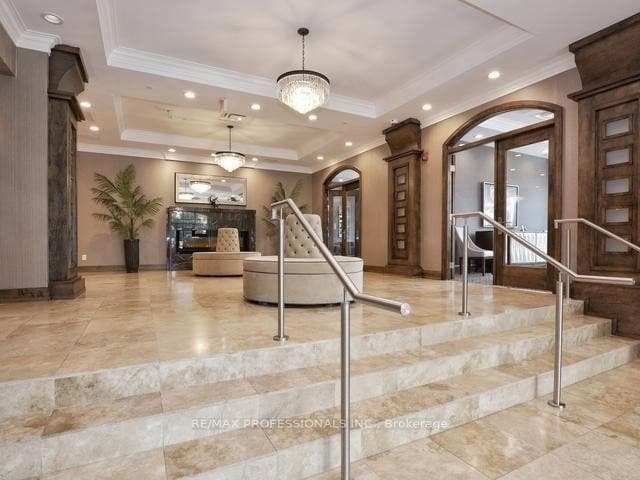 205 Lakeshore Road Unit 210 photo 2