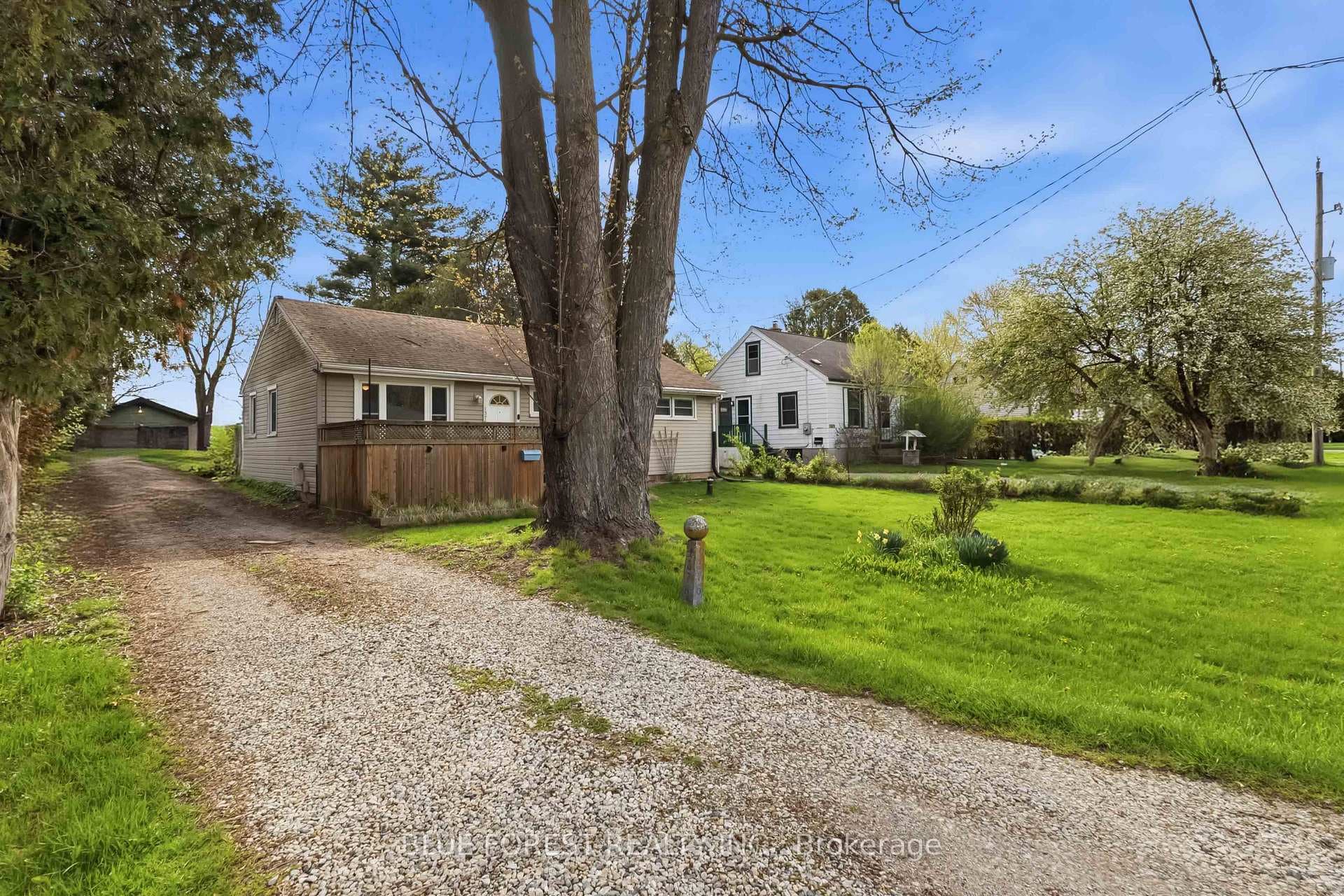 1376 Kostis Avenue photo 4