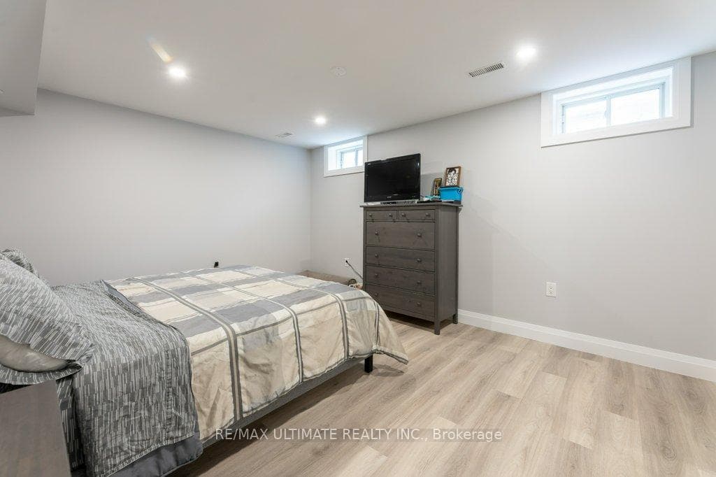 1496 Keele Street photo 34