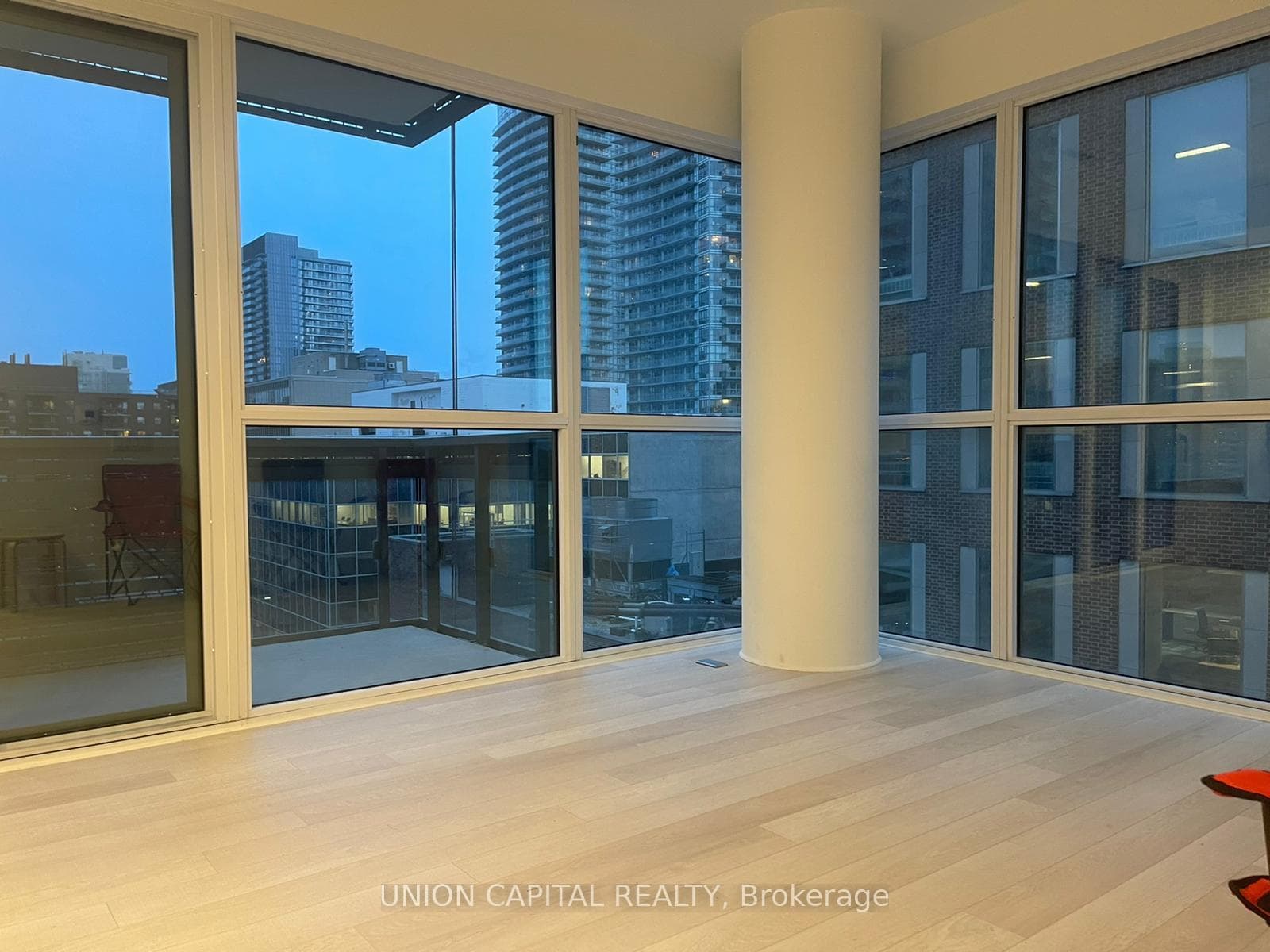 39 Roehampton Avenue Unit 703 photo 7