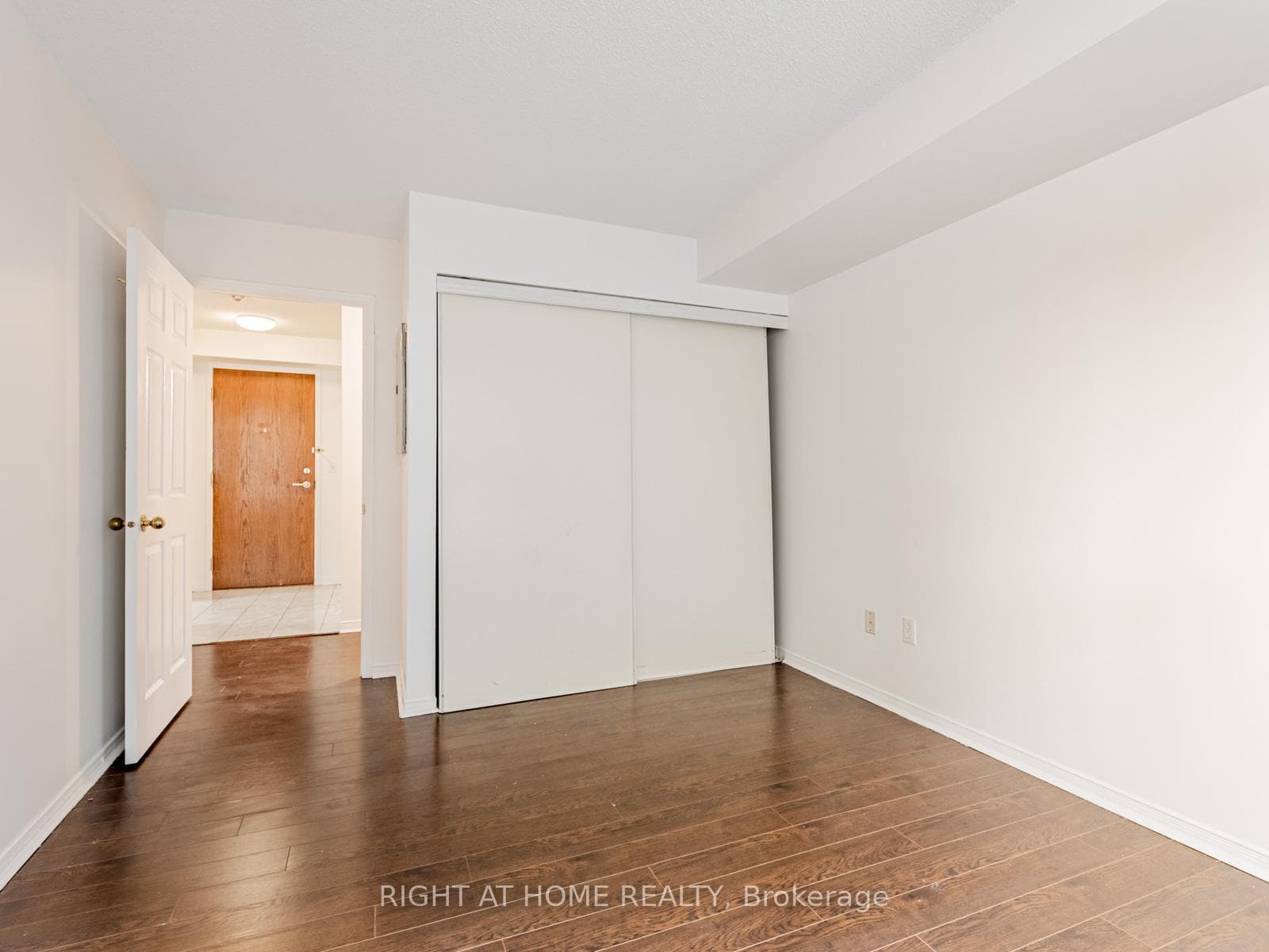 29 Pemberton Avenue Unit 908 photo 16
