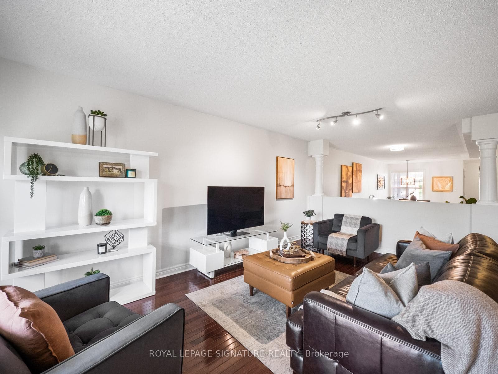 5553 Lawrence Avenue photo 7