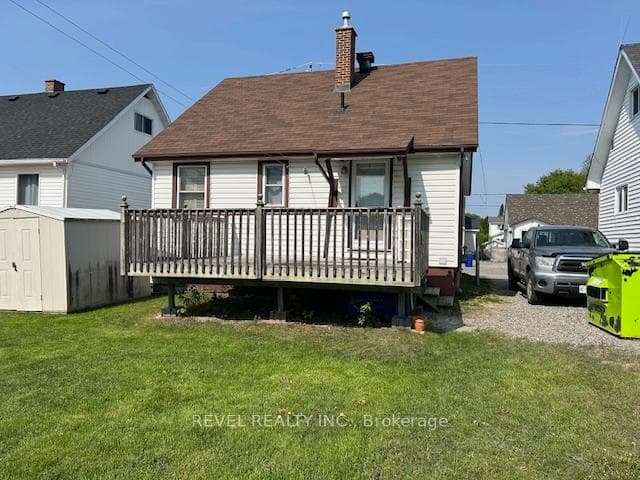 556 Maple Street photo 3