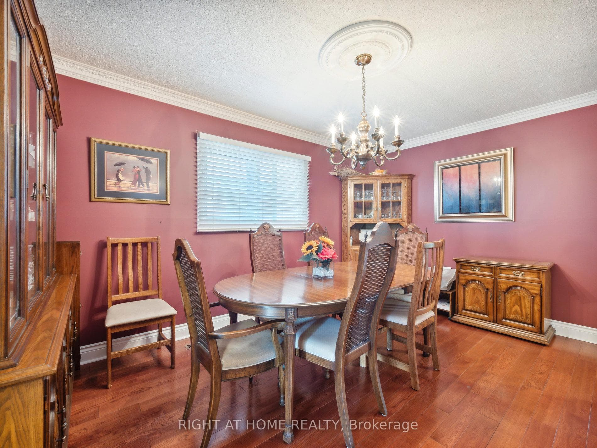 588 Millard Street photo 5