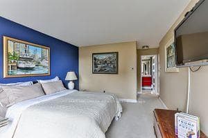77 Carlton Street Unit 1008 photo 10