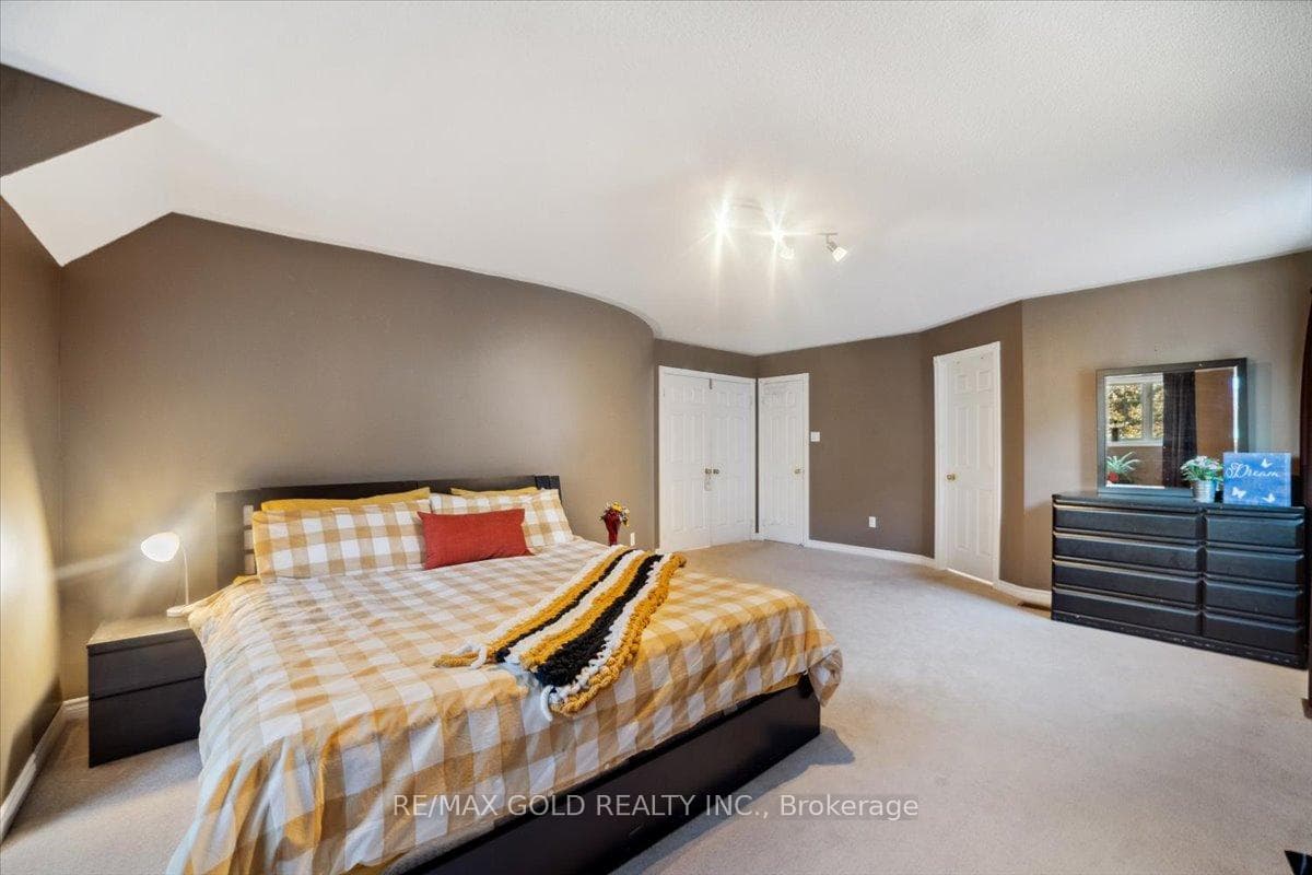 15 Canning Crescent photo 16