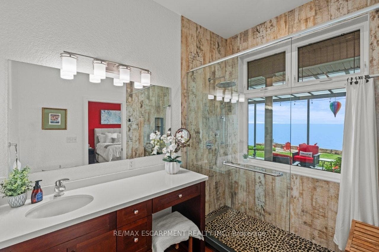 42 Lakeside Drive photo 16