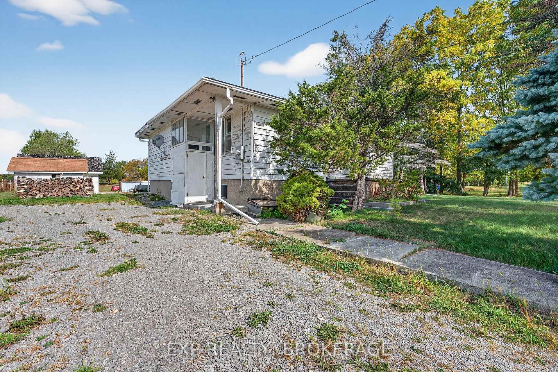 1195 SIMMONS Road photo 1