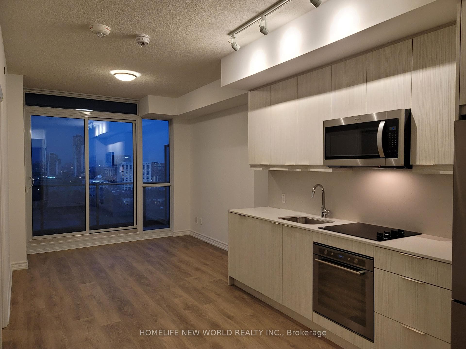 32 Forest Manor Road Unit 1306 photo 2
