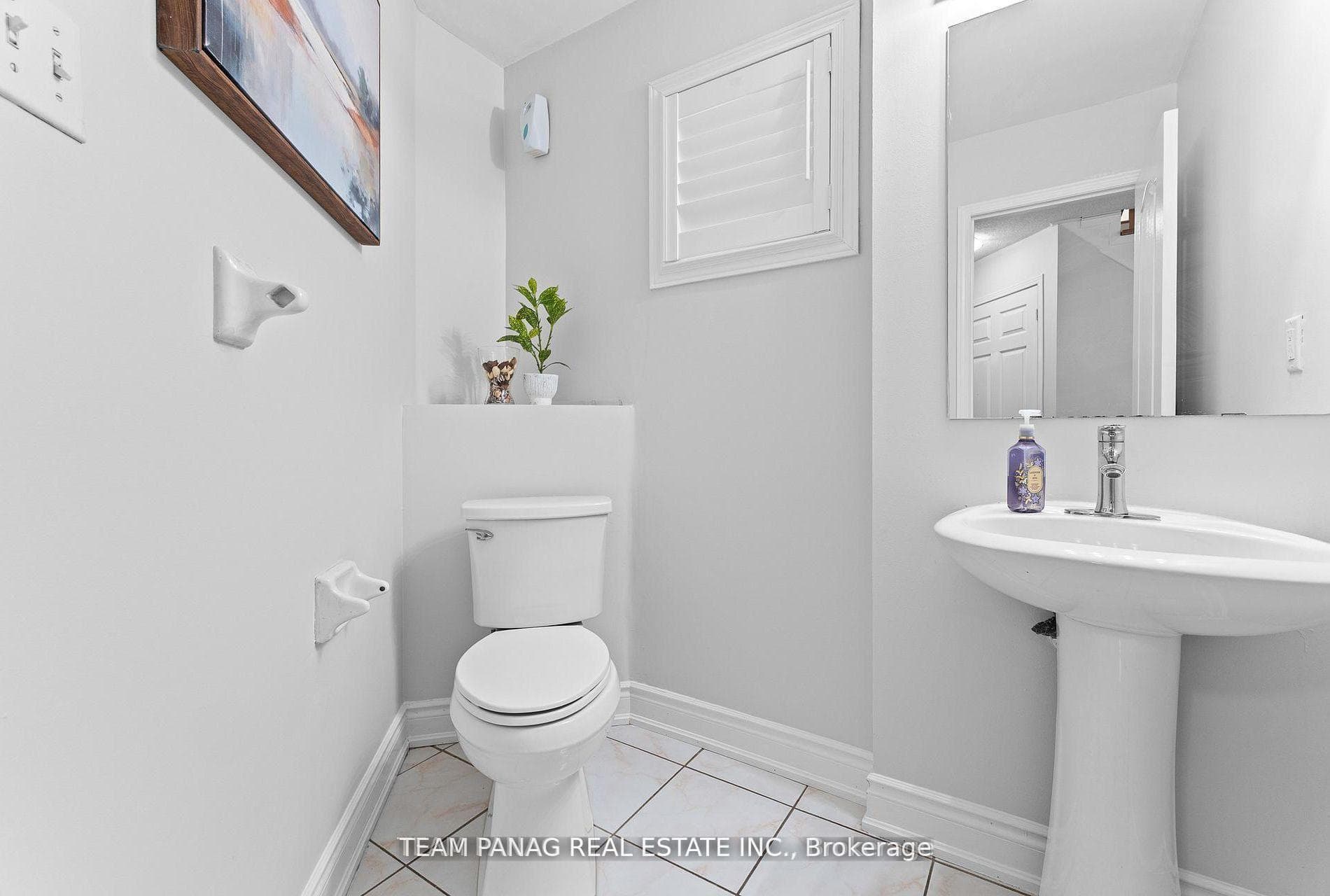 16 Saintsbury Crescent photo 11