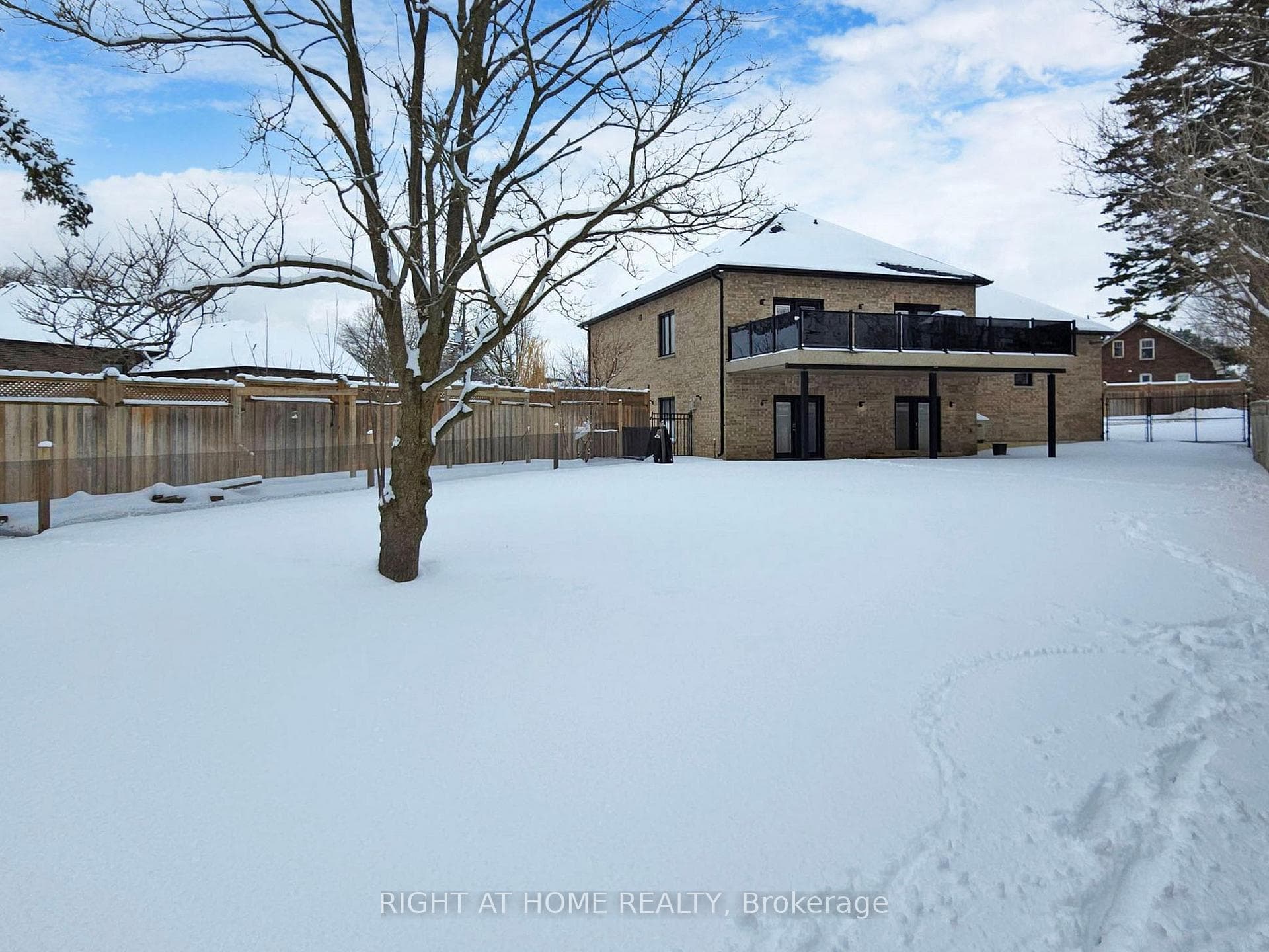 351 Bond Street photo 4